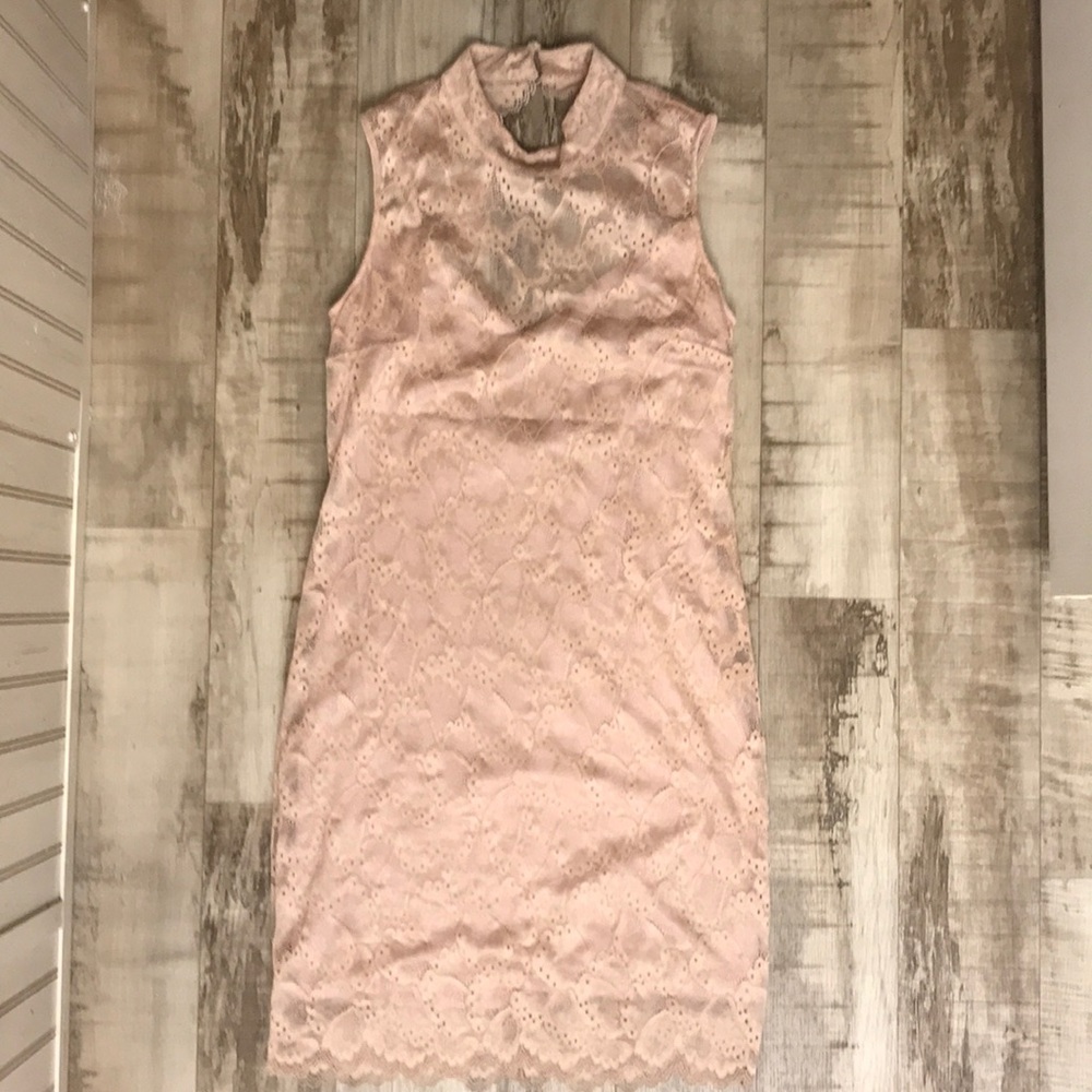 Bebe blush lace dress